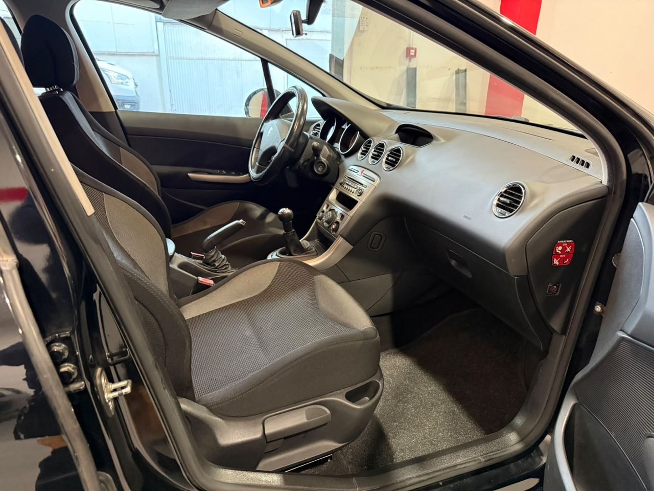 Peugeot 308 5p Premium 1.6 HDi 110 CV FAP Peugeot 308 1.6 HDi 110 FAP Premium - Foto 11