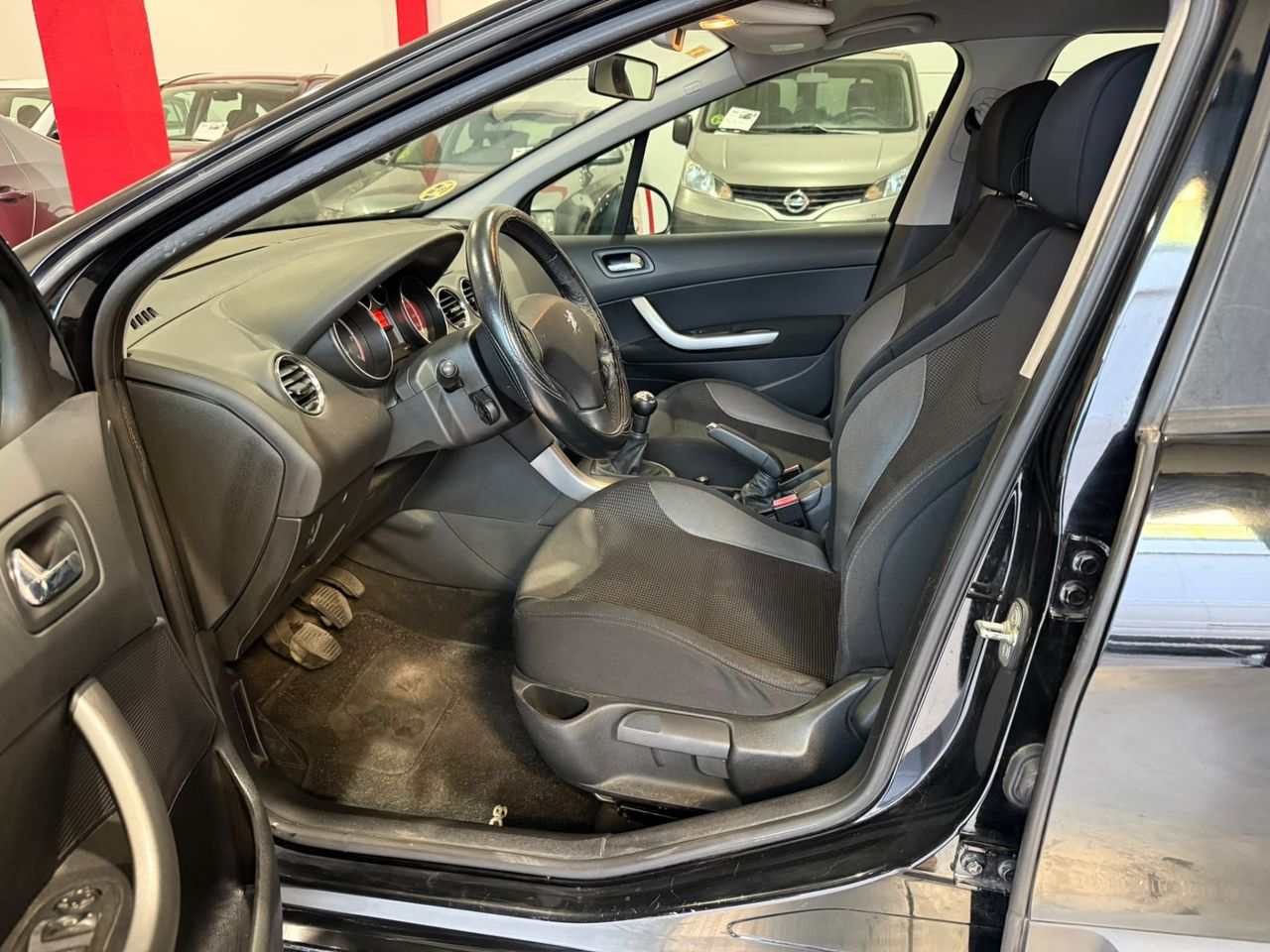 Peugeot 308 5p Premium 1.6 HDi 110 CV FAP Peugeot 308 1.6 HDi 110 FAP Premium - Foto 12