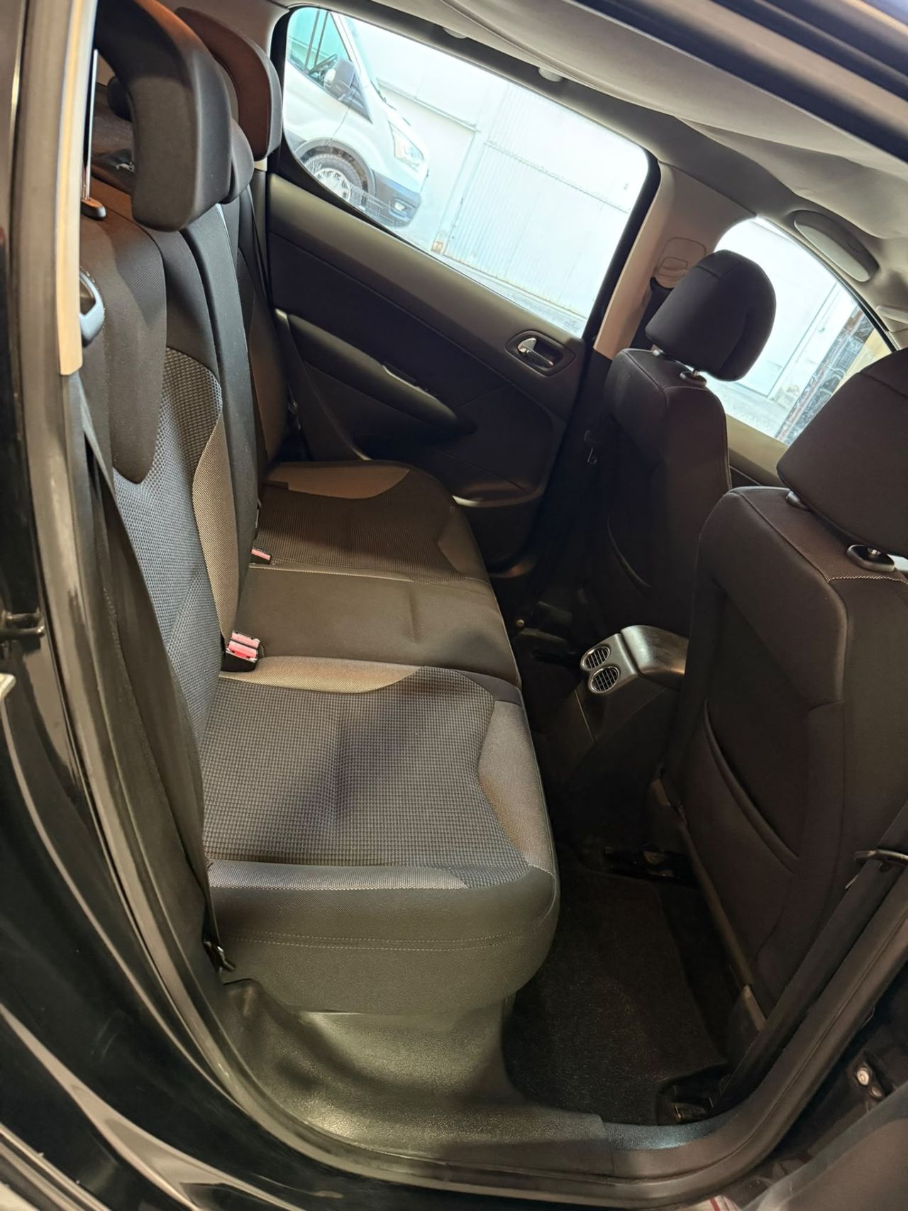 Peugeot 308 5p Premium 1.6 HDi 110 CV FAP Peugeot 308 1.6 HDi 110 FAP Premium - Foto 13