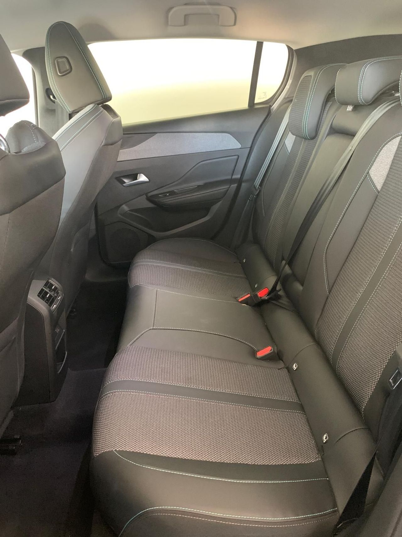 Peugeot 308 5p Active Pack Puretech 130 - Foto 2