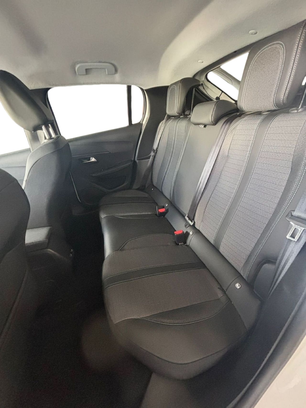 Peugeot 208 E- Allure Eléctrico 100 kW (136 CV) - Foto 2