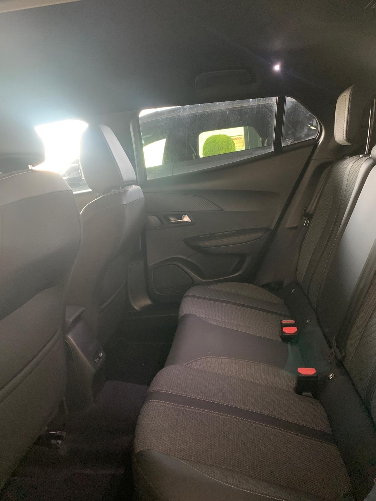 Peugeot 2008 Allure PureTech 130 EAT8 - Foto 2