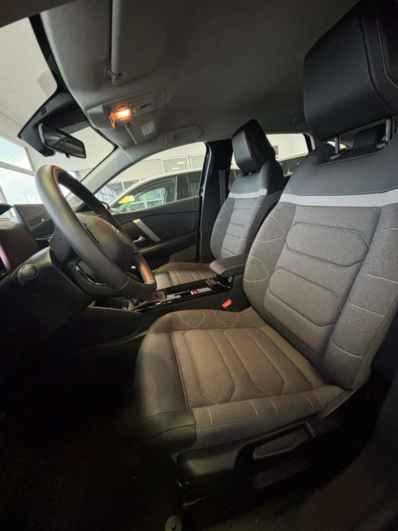 Citroën C4 PureTech 130 Plus - Foto 2
