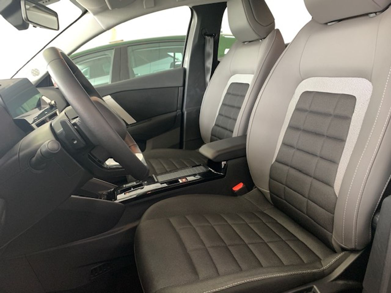 Citroën C4 Hybrid 145 ë-DSC6 PLUS - Foto 2