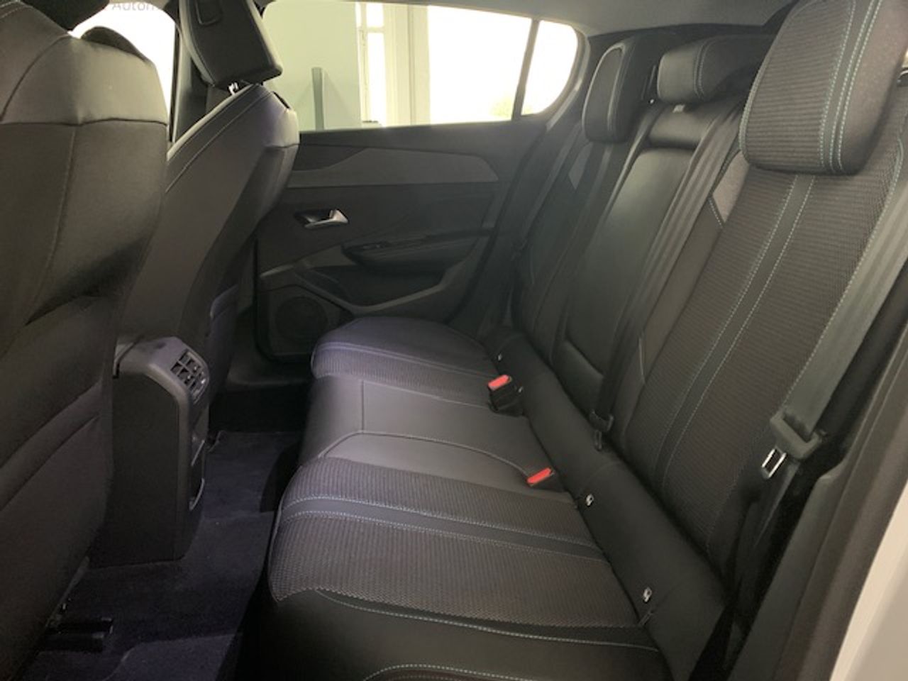 Peugeot 308 5p Allure Hybrid 136 e-DCS6 - Foto 2