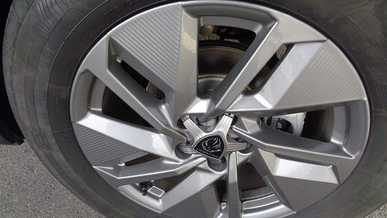 Peugeot 408 Allure Hybrid 145 e-DCS6 - Foto 2