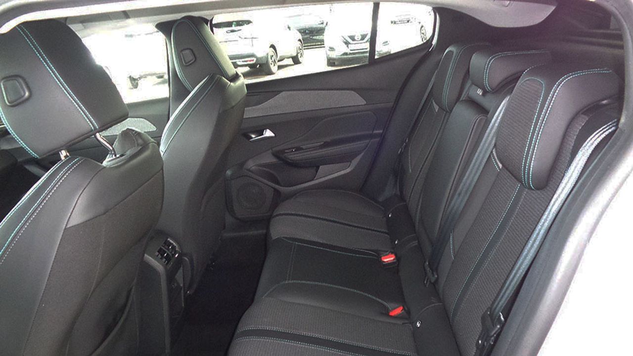 Peugeot 408 Allure Hybrid 145 e-DCS6 - Foto 2