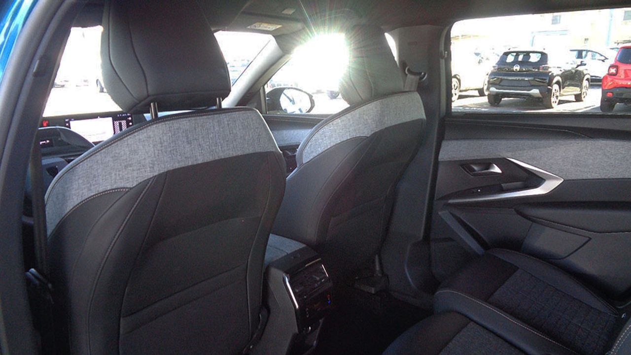 Peugeot 5008 Allure Hybrid 145 e-DCS6 - Foto 2