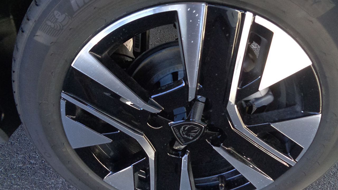 Peugeot 208 5p Allure Hybrid 110 e-DCS6 - Foto 2