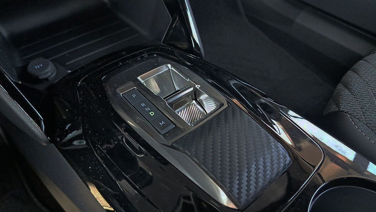 Peugeot 2008 Allure Hybrid 145 e-DCS6 - Foto 2