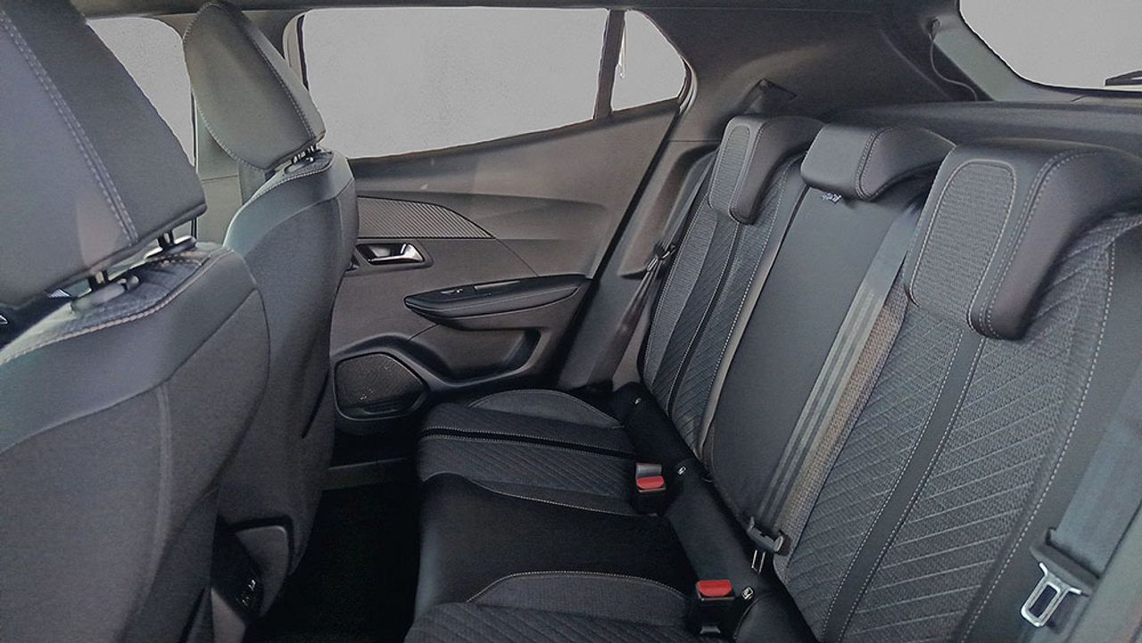 Peugeot 2008 Allure Hybrid 145 e-DCS6 - Foto 2