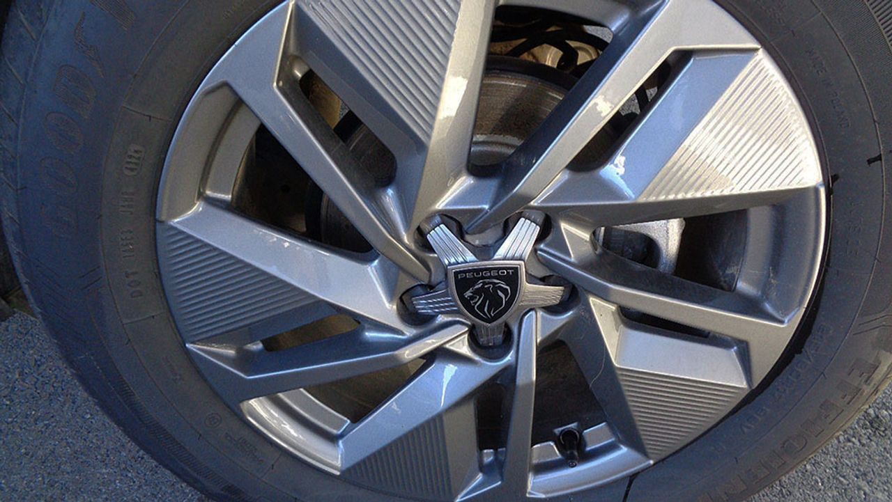 Peugeot 408 Allure Hybrid 136 e-DCS6 - Foto 2