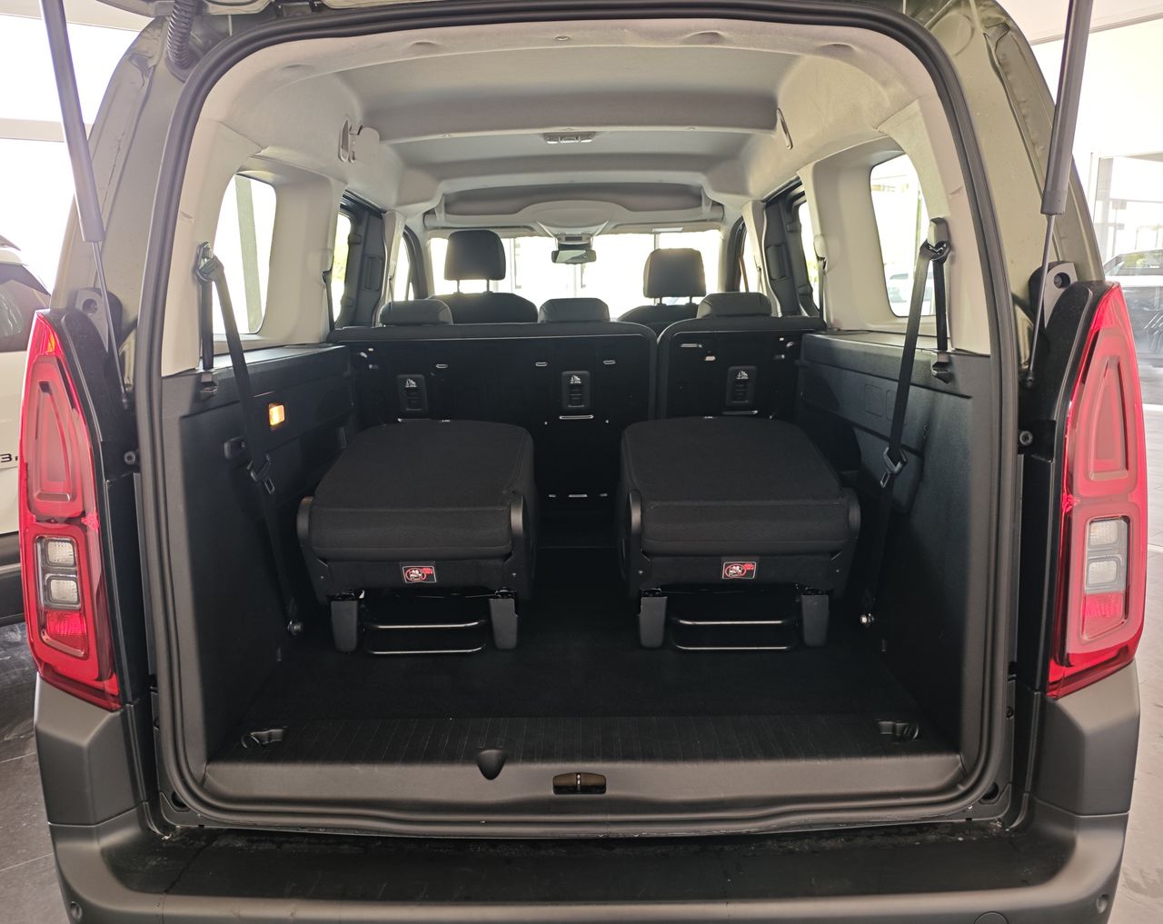 Citroën Berlingo XL BlueHDI 130 S&S EAT8 PLUS - Foto 2