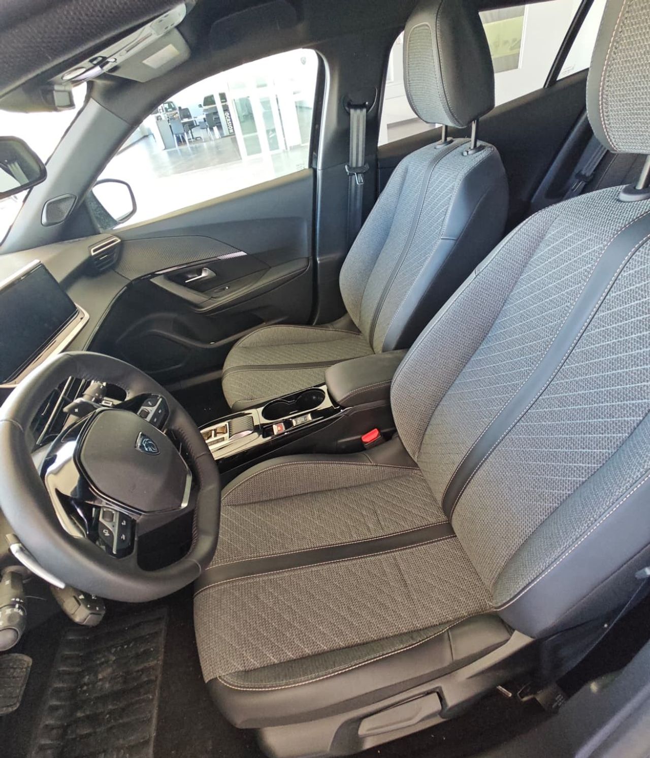 Peugeot 2008 Allure Hybrid 136 e-DCS6 - Foto 2