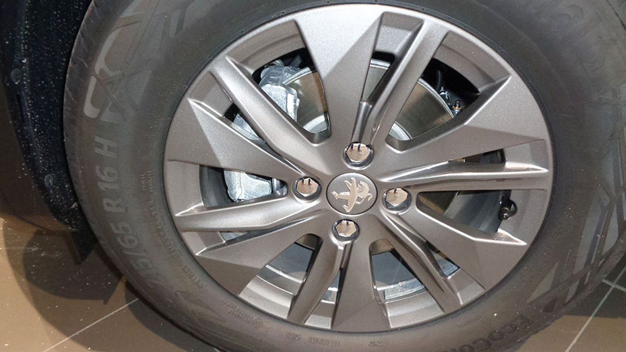Peugeot 2008 1.2 Active Pack 100CV - Foto 2