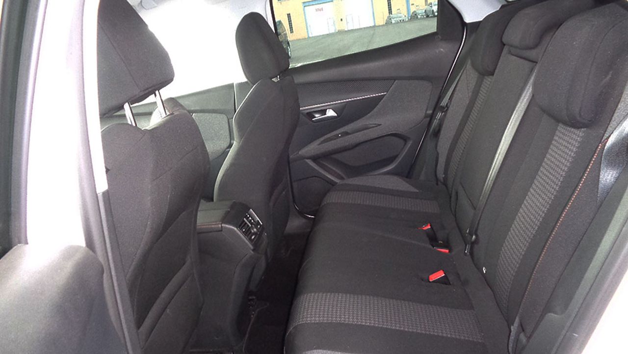 Peugeot 3008 Active PureTech 130 S&S - Foto 2