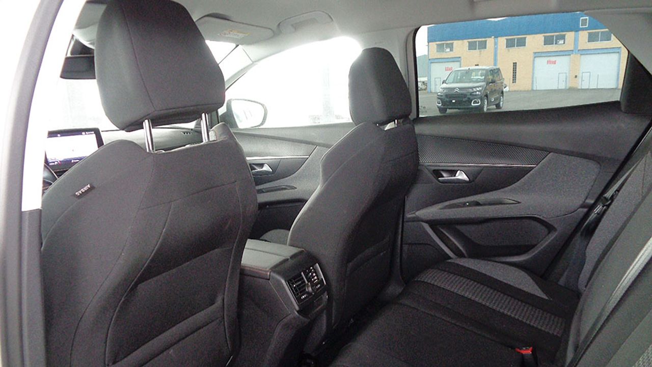 Peugeot 3008 Active PureTech 130 S&S - Foto 2