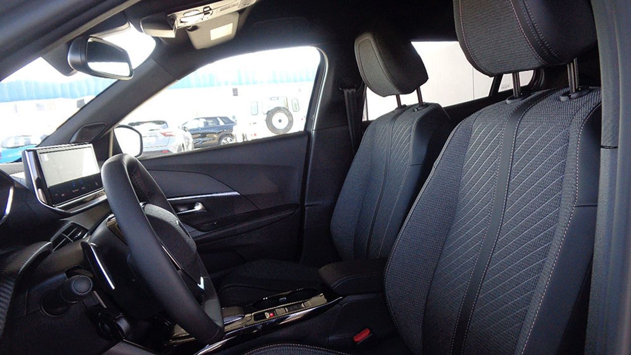 Peugeot 2008 Allure Hybrid 145 e-DCS6 - Foto 2