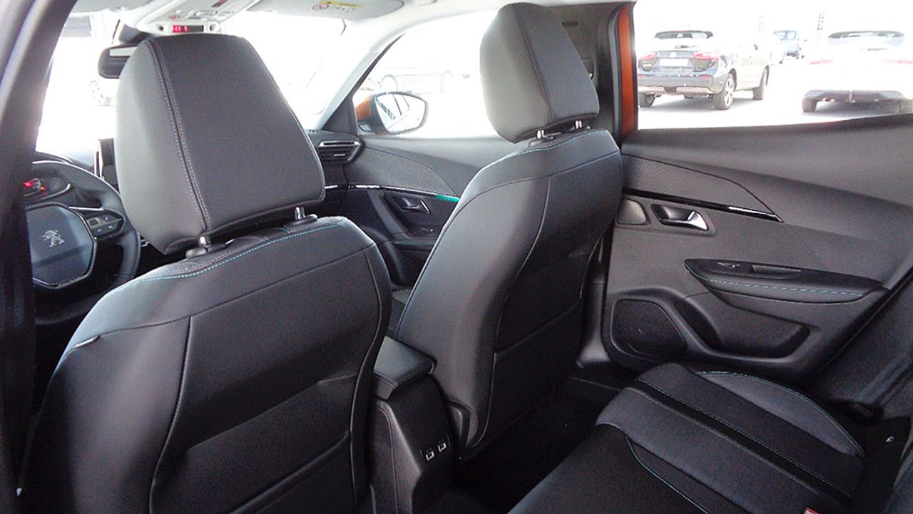 Peugeot 2008 Allure Pack 130CV - Foto 2