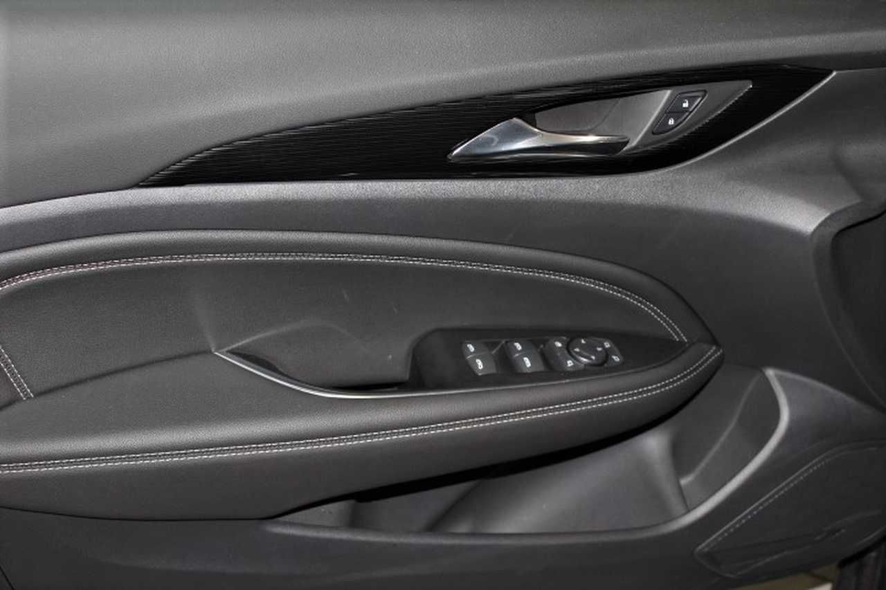 opel insignia  2018 / foto grande (3)
