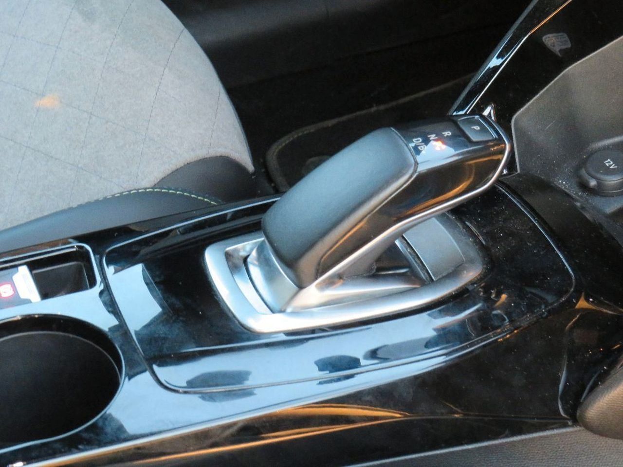 Peugeot e-208 Electrico GT Line  - Foto 13