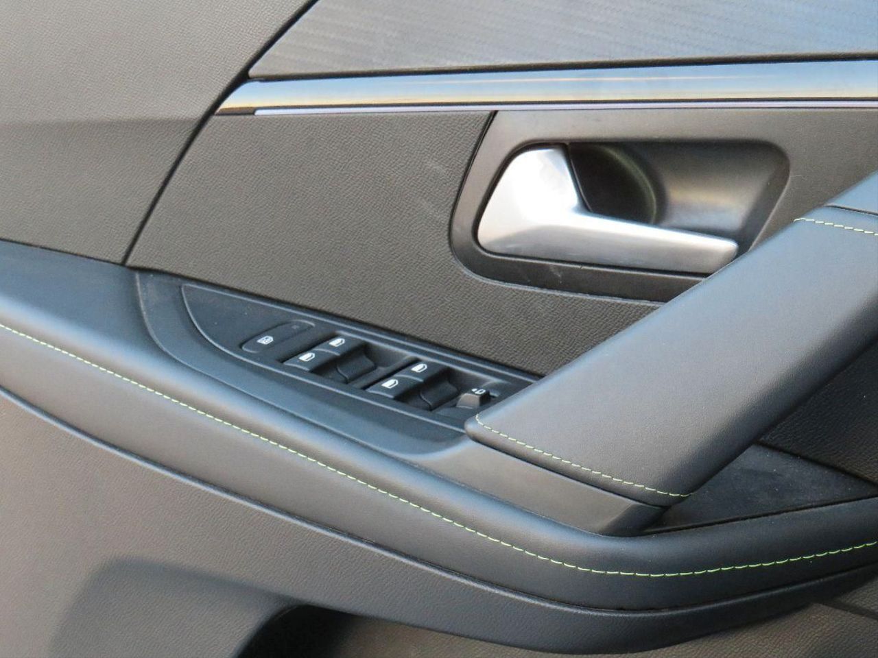 Peugeot e-208 Electrico GT Line  - Foto 19