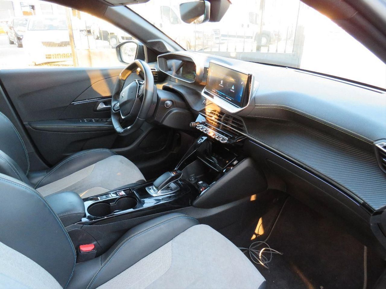 Peugeot e-208 Electrico GT Line  - Foto 7