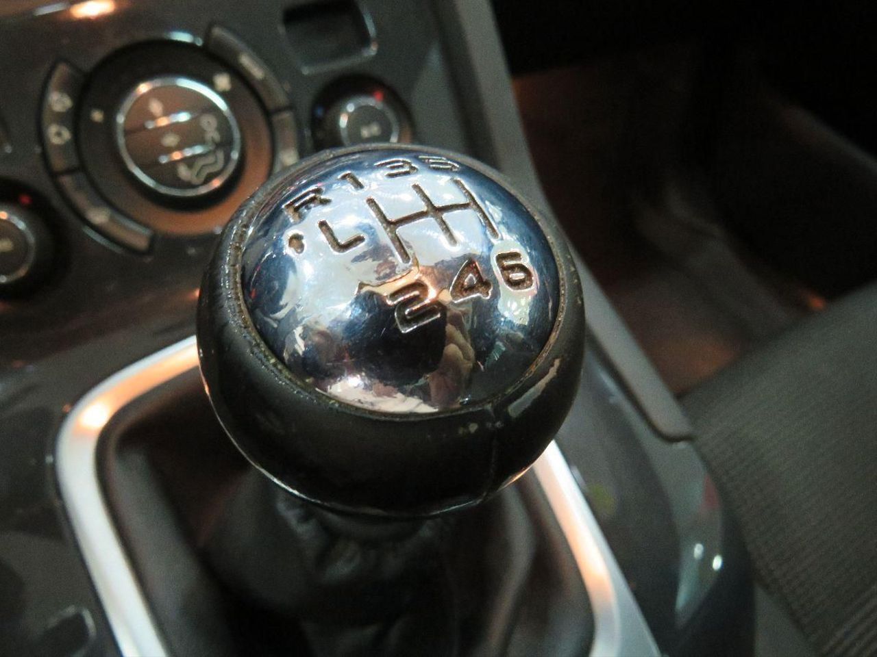 Peugeot 5008 Allure 1.6 BlueHDi 120 FAP  - Foto 17