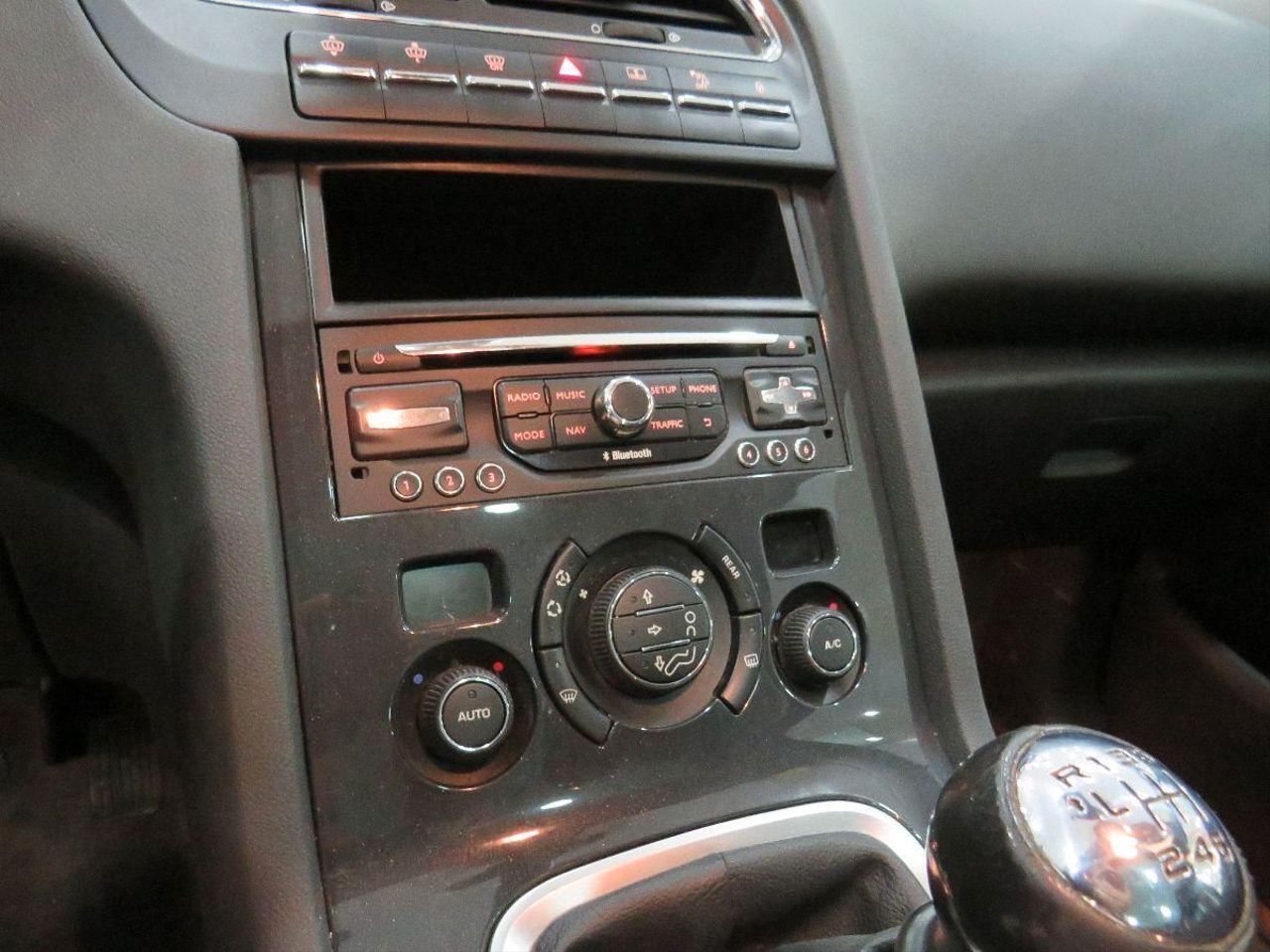 Peugeot 5008 Allure 1.6 BlueHDi 120 FAP  - Foto 24