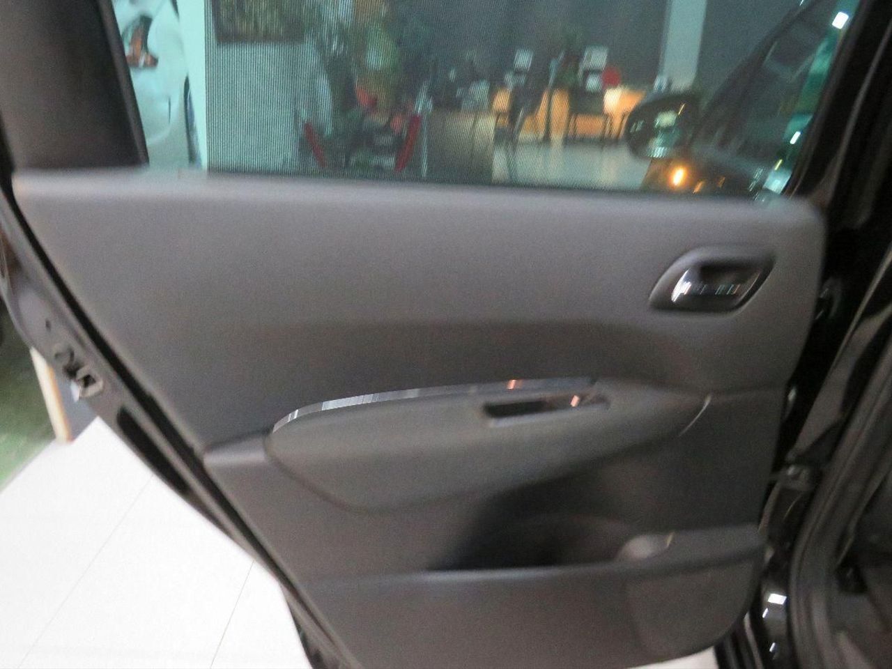 Peugeot 5008 Allure 1.6 BlueHDi 120 FAP  - Foto 18