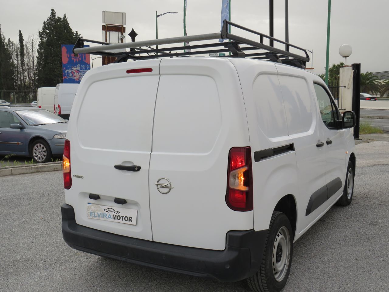 Opel Combo Cargo Combo Life Edition Plus L 1.5 TD 75 kW (100 CV) Start/Stop - Foto 18