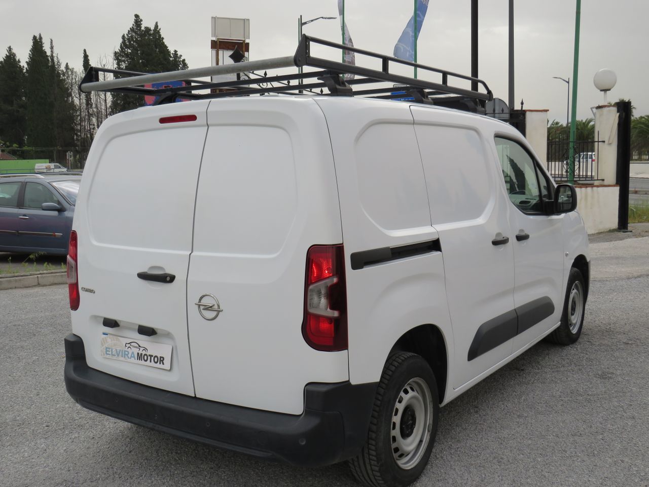 Opel Combo Cargo Combo Life Edition Plus L 1.5 TD 75 kW (100 CV) Start/Stop - Foto 17