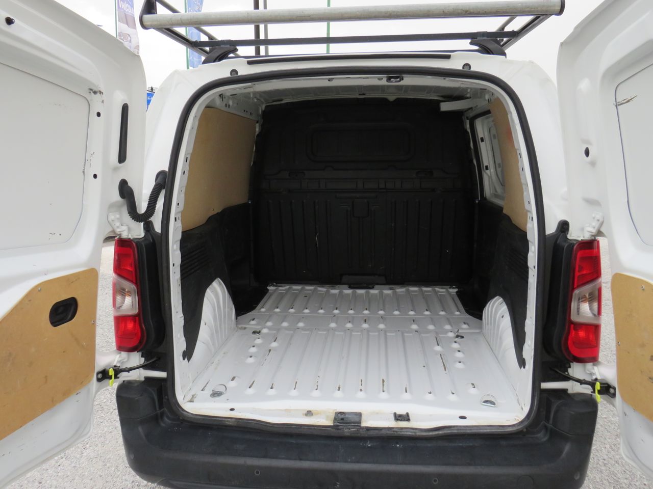 Opel Combo Cargo Combo Life Edition Plus L 1.5 TD 75 kW (100 CV) Start/Stop - Foto 7