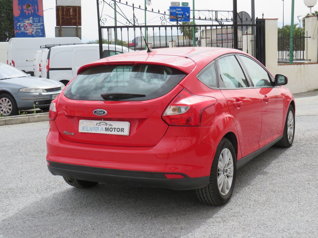 Ford Focus Sedan Trend 1.6 Ti-VCT 105 CV - Foto 3