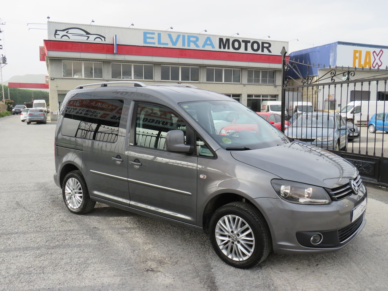 Volkswagen Caddy Beach 2.0 TDI BMT 102 CV DSG 6 vel. - Foto 6