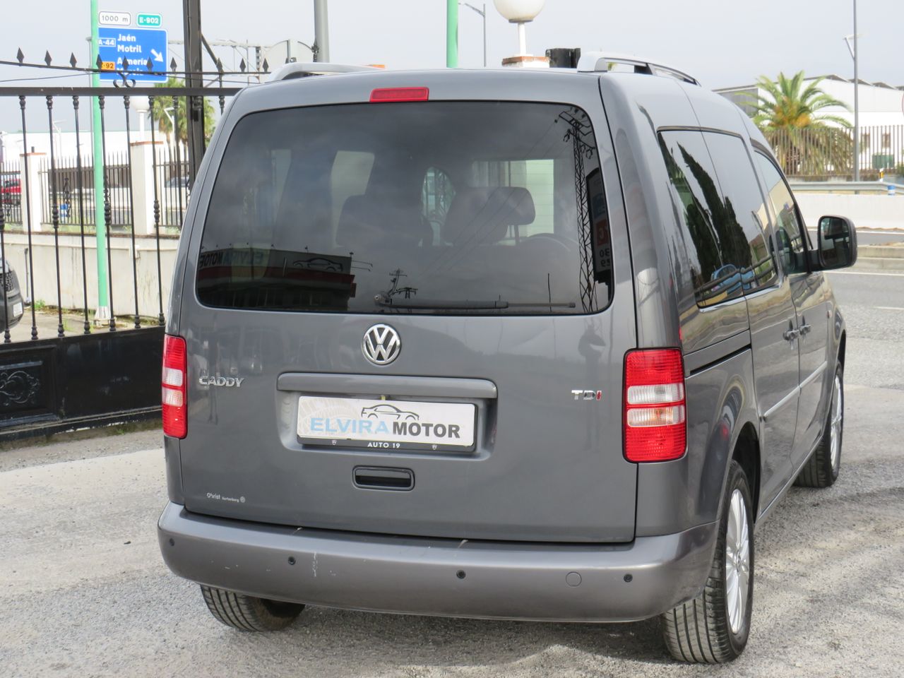 Volkswagen Caddy Beach 2.0 TDI BMT 102 CV DSG 6 vel. - Foto 9