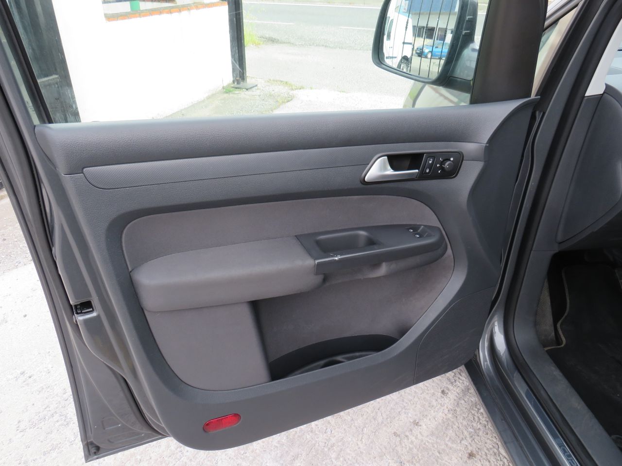 Volkswagen Caddy Beach 2.0 TDI BMT 102 CV DSG 6 vel. - Foto 18