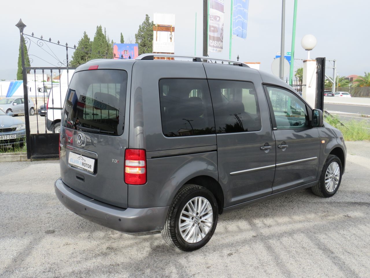 Volkswagen Caddy Beach 2.0 TDI BMT 102 CV DSG 6 vel. - Foto 4