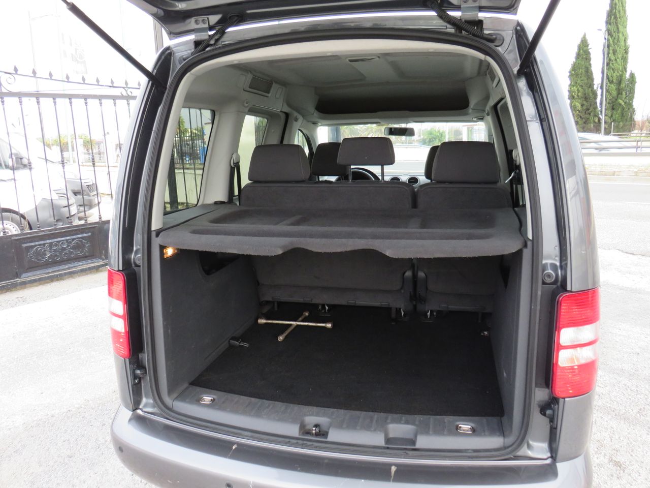 Volkswagen Caddy Beach 2.0 TDI BMT 102 CV DSG 6 vel. - Foto 19