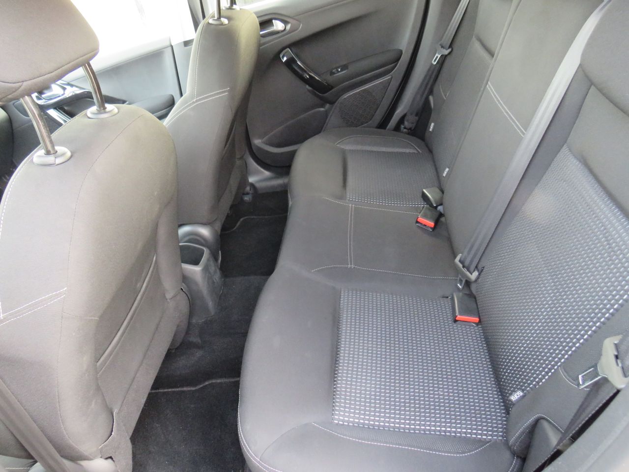 Peugeot 208 5p Tech Edition 1.6 BlueHDi 100 S&S - Foto 18