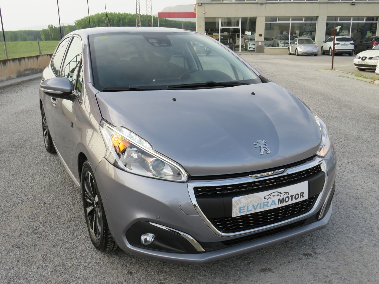 Peugeot 208 5p Tech Edition 1.6 BlueHDi 100 S&S - Foto 6