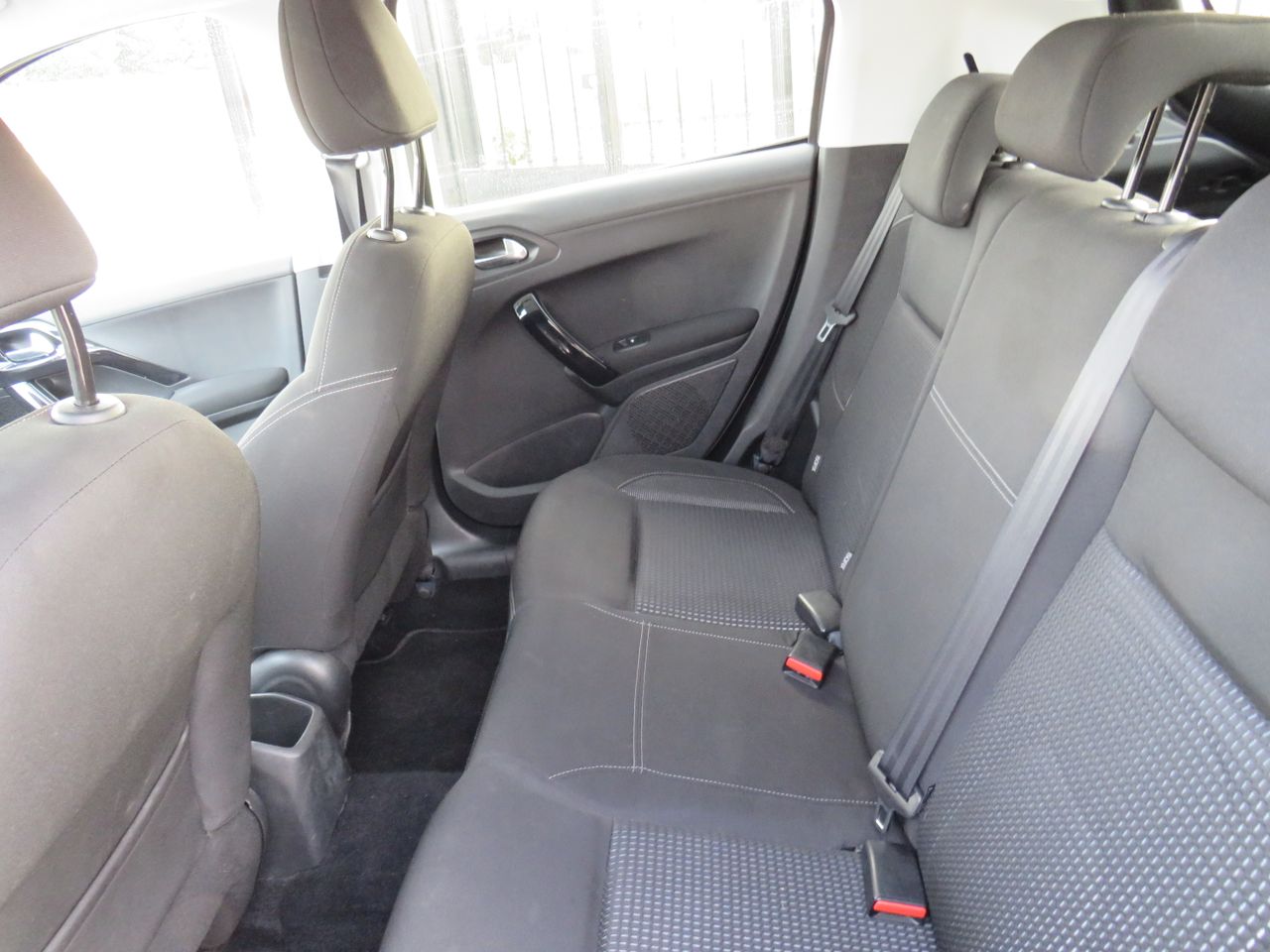 Peugeot 208 5p Tech Edition 1.6 BlueHDi 100 S&S - Foto 19