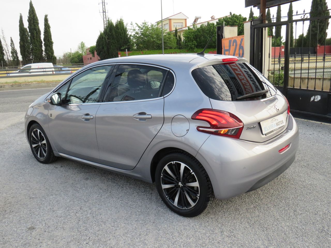 Peugeot 208 5p Tech Edition 1.6 BlueHDi 100 S&S - Foto 10