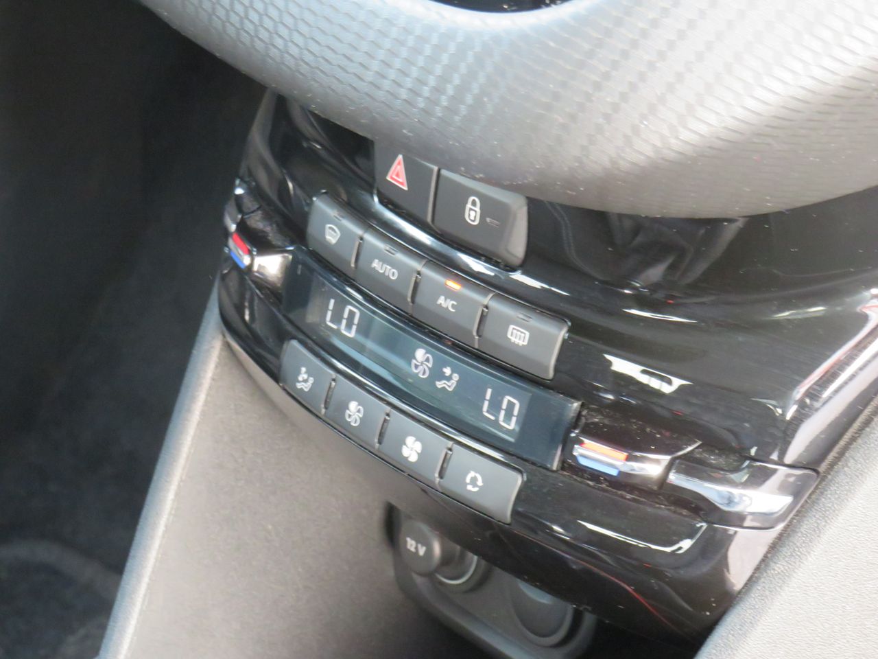 Peugeot 208 5p Tech Edition 1.6 BlueHDi 100 S&S - Foto 24