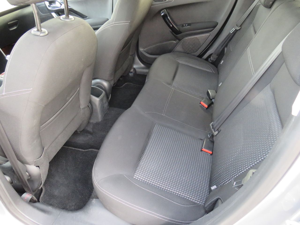 Peugeot 208 5p Tech Edition 1.6 BlueHDi 100 S&S - Foto 17