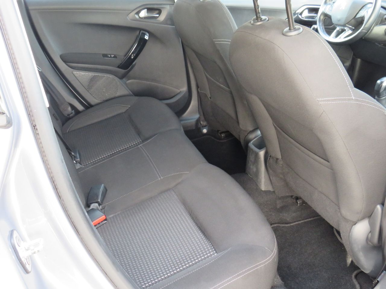 Peugeot 208 5p Tech Edition 1.6 BlueHDi 100 S&S - Foto 21