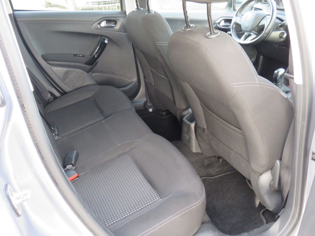 Peugeot 208 5p Tech Edition 1.6 BlueHDi 100 S&S - Foto 22