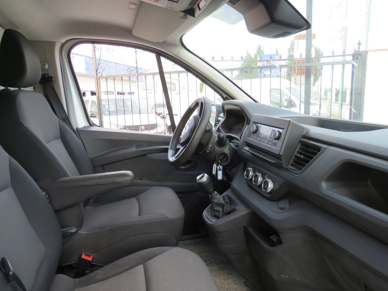 Renault Trafic 2.0 DCI 130CV - Foto 17