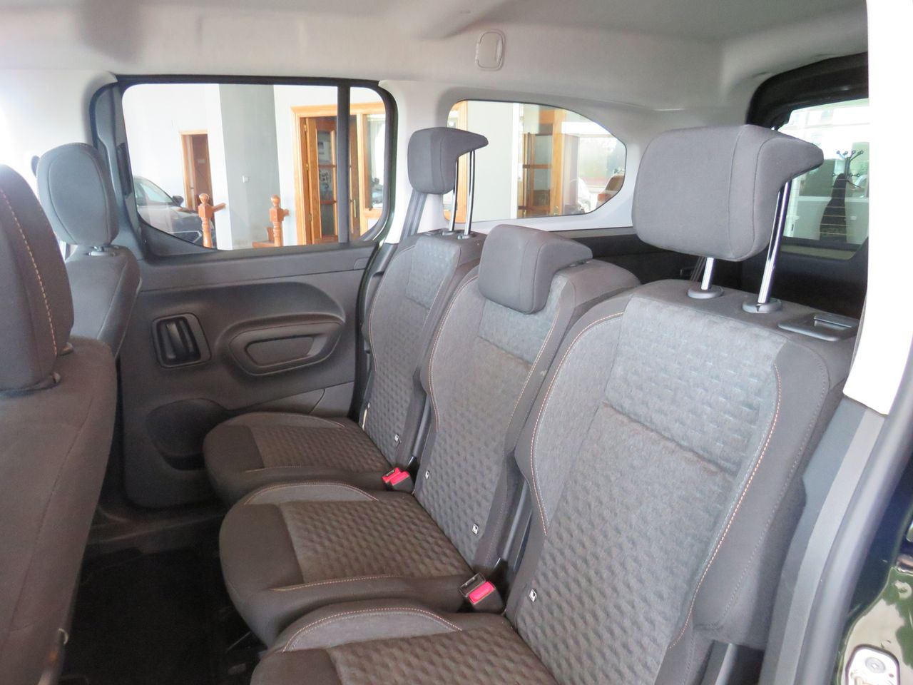 Peugeot Rifter Long Allure BlueHDi 130 EAT8 7 plazas - Foto 17