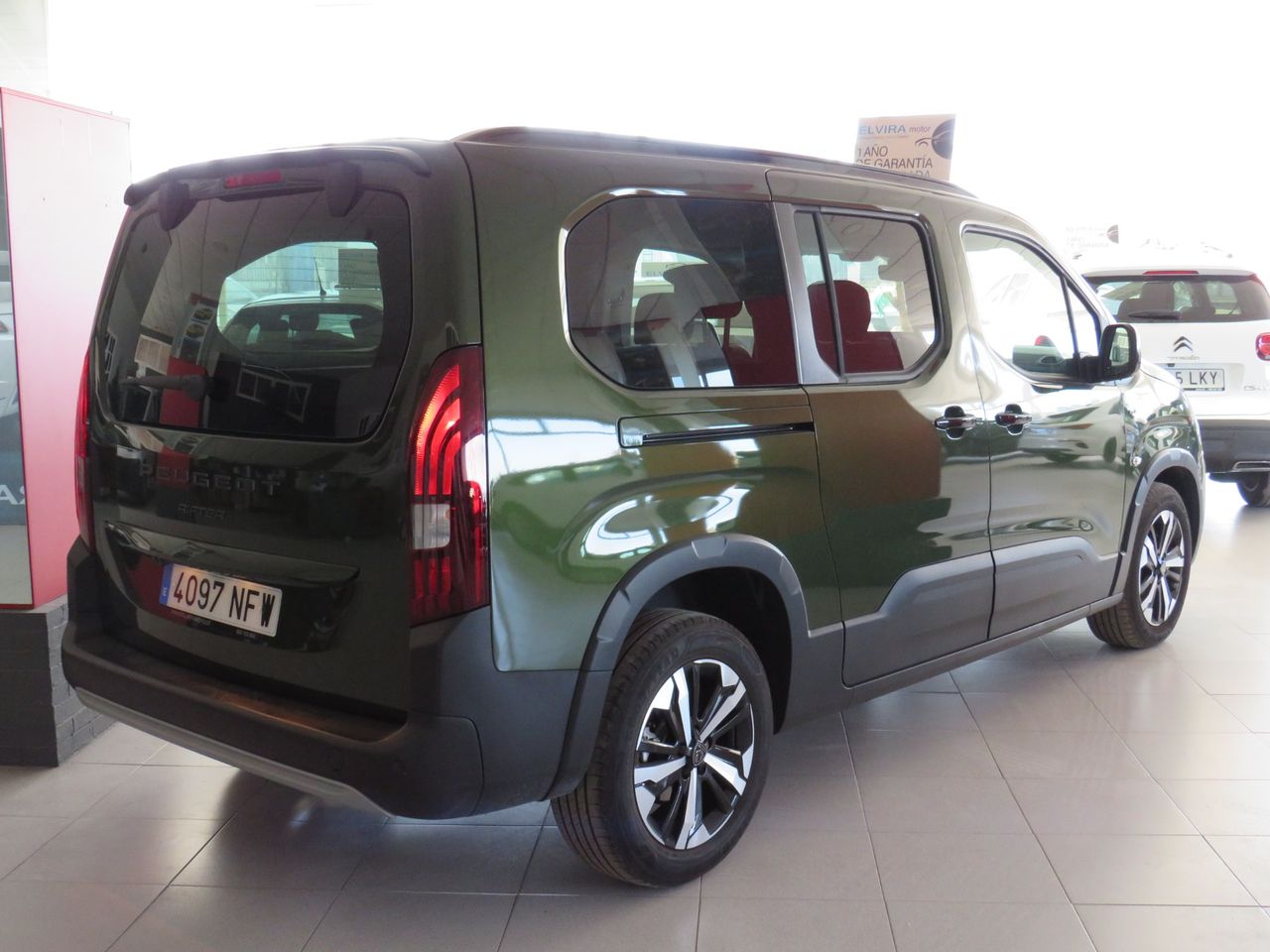 Peugeot Rifter Long Allure BlueHDi 130 EAT8 7 plazas - Foto 8